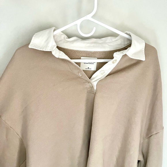 Abercrombie & Fitch Beige Crew Sweatshirt with White Collar - Picture 4 of 5